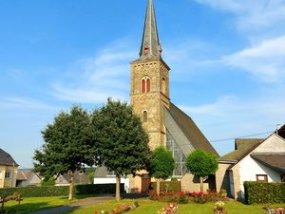 St. Andreas Longkamp mit Friedhof